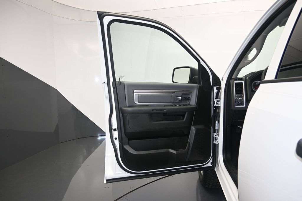 Used 2024 RAM 1500 Classic SLT AWD/4WD image 10