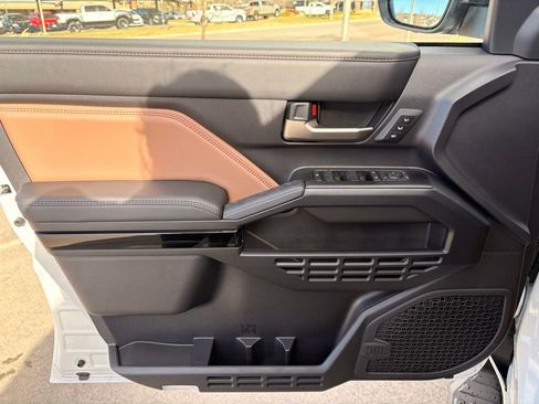 Used 2025 Toyota 4Runner Limited image 9