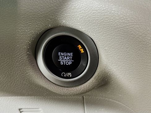 Used 2022 Chrysler Voyager LX FWD image 19