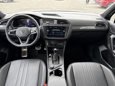 Used 2024 Volkswagen Tiguan SE R-Line image 13