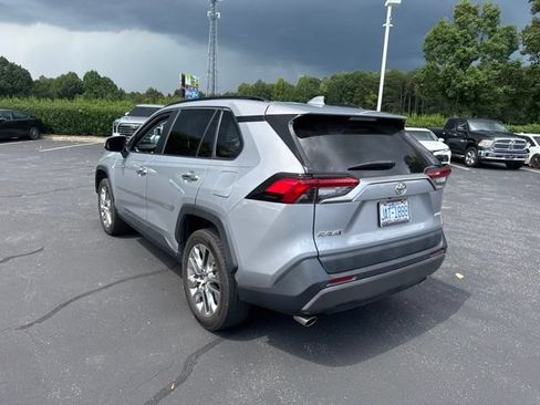 Used 2019 Toyota RAV4 Limited w/ Cold Weather Package FWD image 7