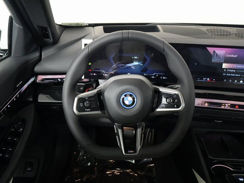 New 2026 BMW i5 eDrive40 w/ Executive Package image 3