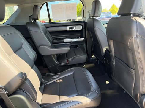 Used 2024 Ford Explorer XLT w/ Equipment Group 202A AWD/4WD image 31