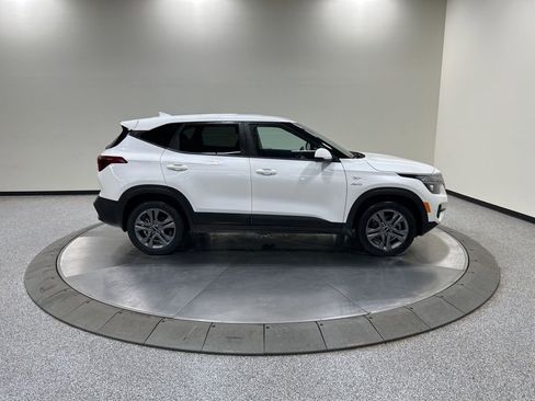 Used 2023 Kia Seltos LX AWD/4WD image 6