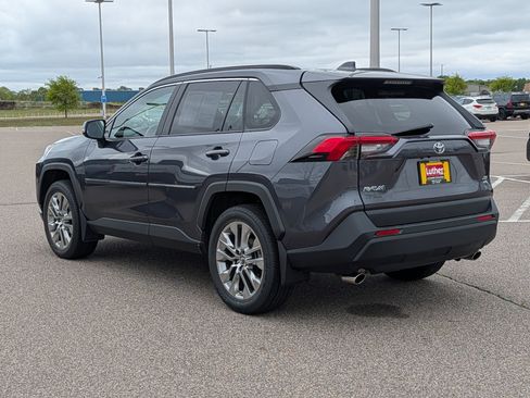 Used 2019 Toyota RAV4 XLE Premium w/ Cold Weather Package AWD/4WD image 5