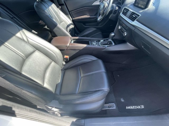 Used 2018 MAZDA MAZDA3 Touring FWD image 14