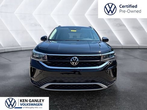 Used 2024 Volkswagen Taos SE AWD/4WD image 2