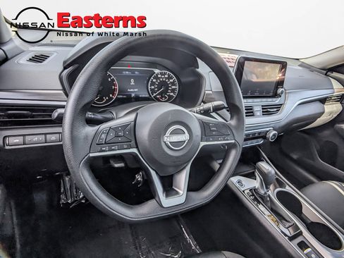 Used 2024 Nissan Altima 2.5 SV AWD/4WD image 10