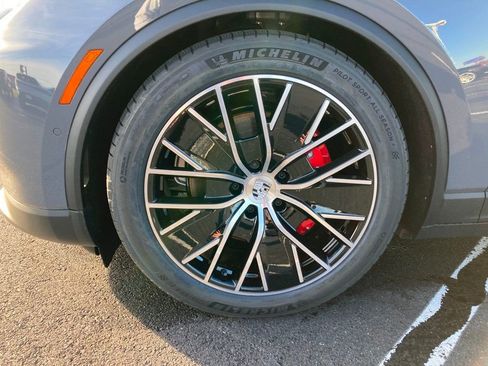 Used 2025 Porsche Macan 4S Electric image 9