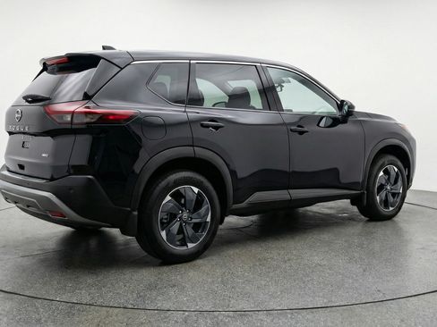 Used 2025 Nissan Rogue SV image 9