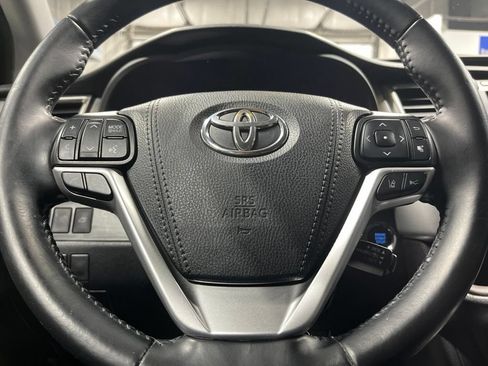Used 2019 Toyota Highlander XLE AWD/4WD image 19