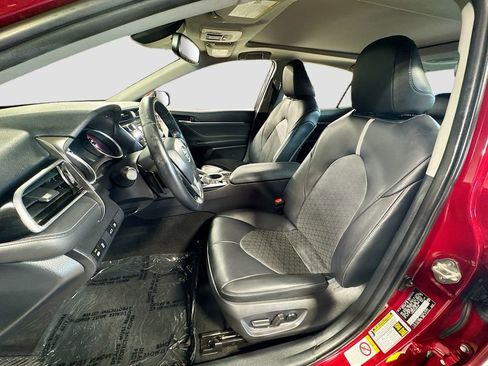 Used 2018 Toyota Camry XSE FWD image 12