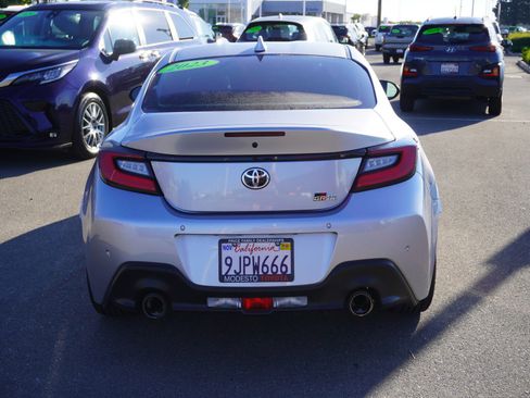 Used 2023 Toyota GR86 Base image 9