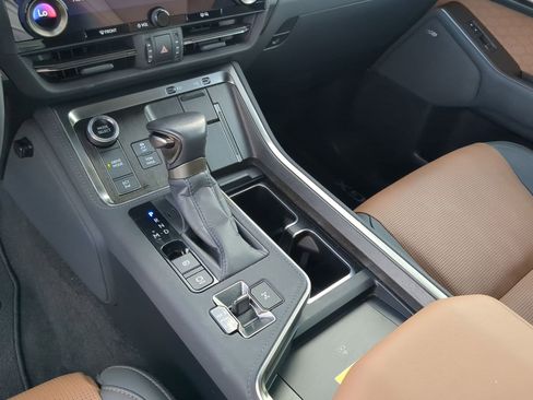 Used 2025 Lexus GX 550 w/ Accessory Package (Z1) image 20