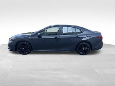 Used 2025 Toyota Camry SE FWD image 2