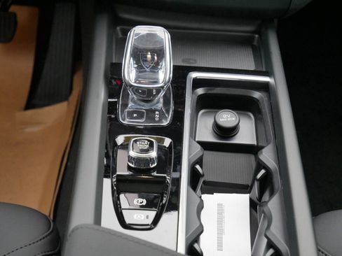 New 2026 Volvo XC60 B5 Plus w/ Climate Package image 9