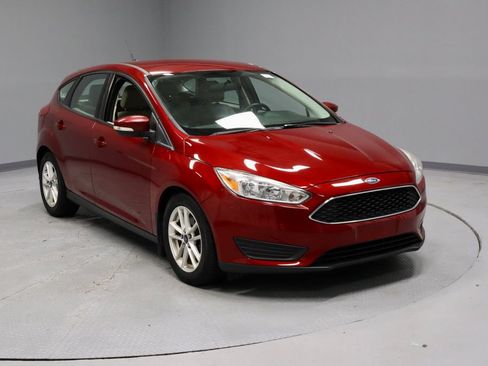 Used 2017 Ford Focus SE w/ Cold Weather Package FWD image 1