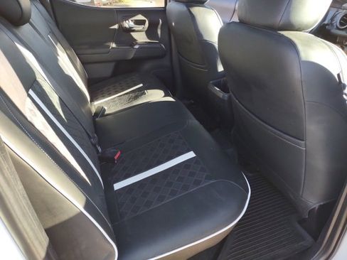 Used 2019 Toyota Tacoma 4x4 Double Cab image 11