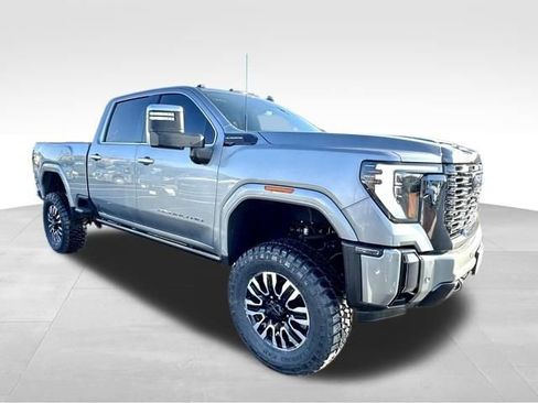 Used 2024 GMC Sierra 2500 Denali Ultimate image 11
