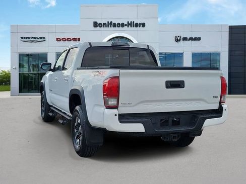 Used 2017 Toyota Tacoma TRD Off-Road w/ Premium & Technology Package image 4