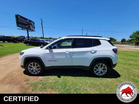 Used 2023 Jeep Compass Latitude AWD/4WD image 3