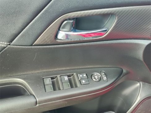 Used 2017 Honda Accord Sport image 12