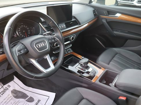 Used 2022 Audi Q5 2.0T Premium w/ Convenience Package image 9