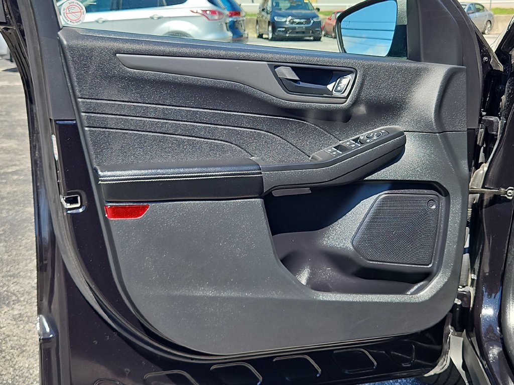 Used 2025 Ford Escape Active AWD/4WD image 11