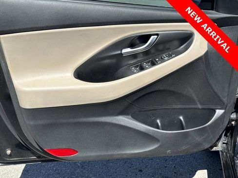 Used 2018 Hyundai Elantra GT image 10