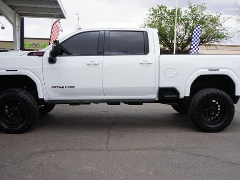 Used 2024 GMC Sierra 2500 AT4 w/ Technology Package AWD/4WD image 6