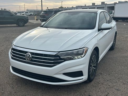 Used 2021 Volkswagen Jetta SE FWD image 1