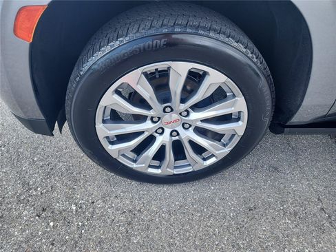 Used 2022 GMC Yukon XL Denali RWD image 9