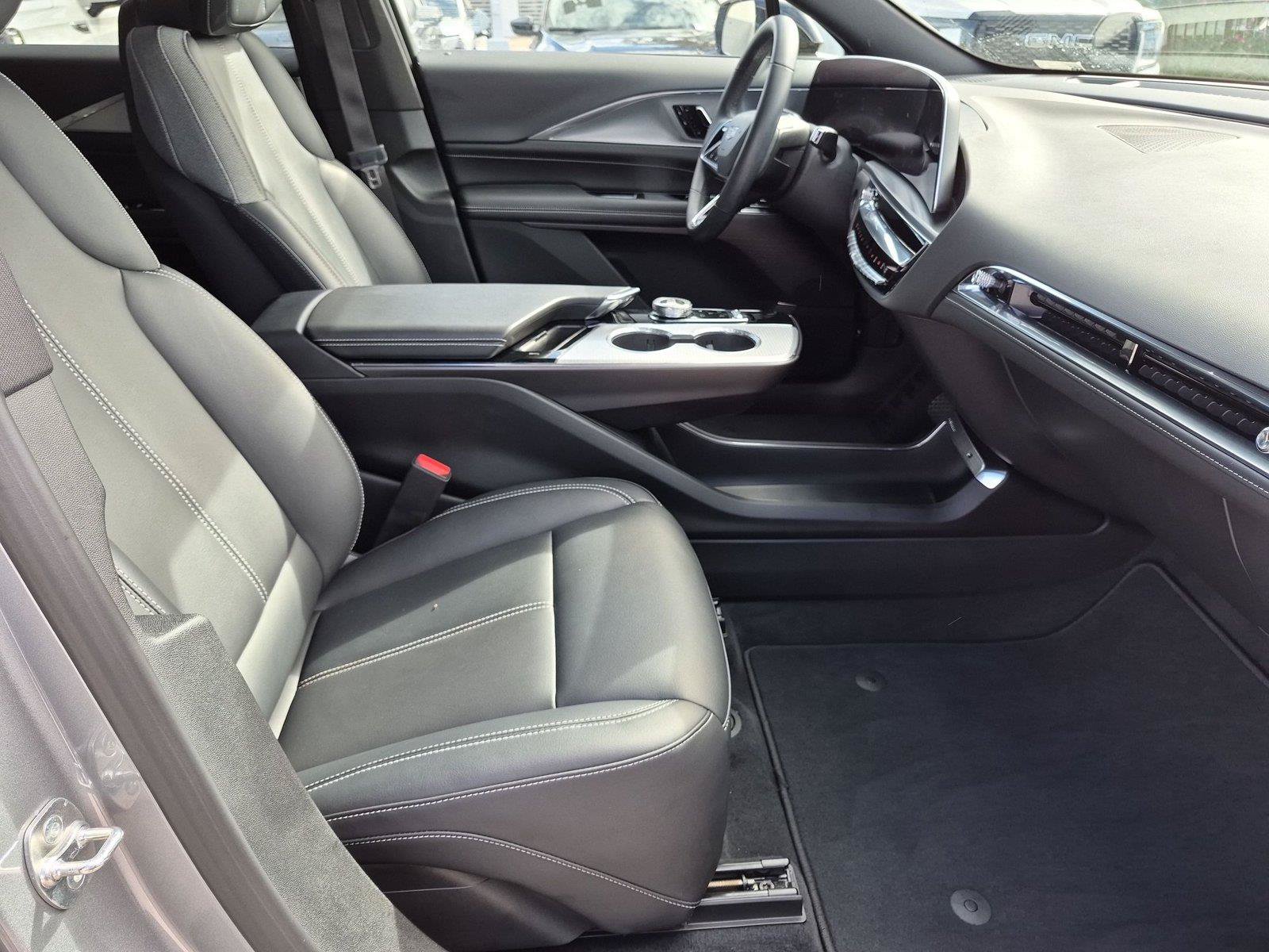 Used 2024 Cadillac Lyriq Tech AWD/4WD image 29