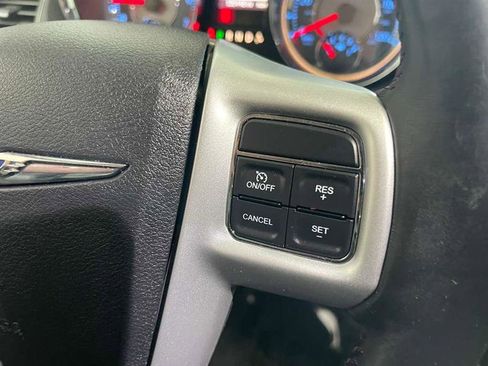 Used 2015 Chrysler Town & Country Touring-L w/ Driver Convenience Group FWD image 63