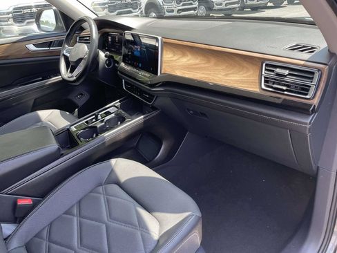 Used 2025 Volkswagen Atlas SE FWD image 14