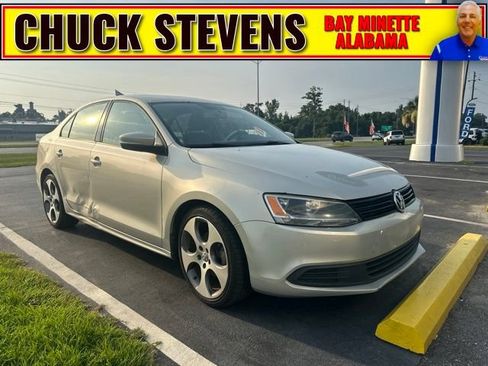 Used 2011 Volkswagen Jetta SE FWD image 1