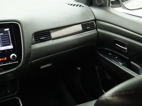 Used 2020 Mitsubishi Outlander LE FWD image 26