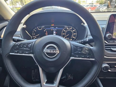 Used 2023 Nissan Altima 2.5 SV FWD image 13