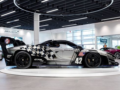 Used 2020 McLaren Senna RWD image 28