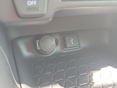 Used 2020 Toyota RAV4 XLE w/ Convenience Package FWD image 35