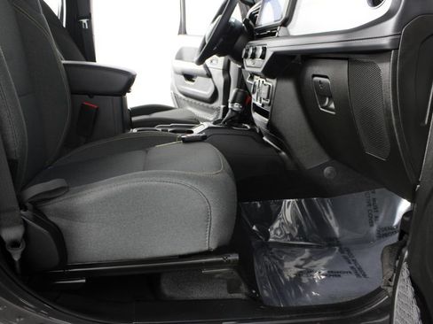 Used 2025 Jeep Wrangler Unlimited Sahara AWD/4WD image 19