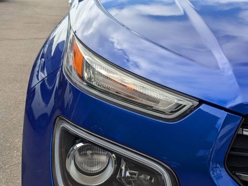 Used 2025 Hyundai Venue Limited FWD image 6