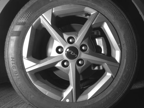 Used 2025 Kia K4 LXS image 13