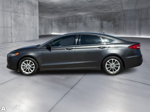 Used 2020 Ford Fusion SE image 3