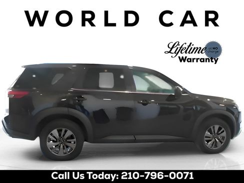 Used 2025 Nissan Pathfinder S FWD image 2