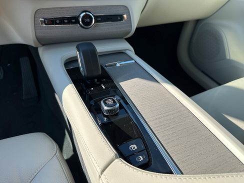 Certified 2025 Volvo XC90 B6 Plus w/ Protection Package Premier image 12