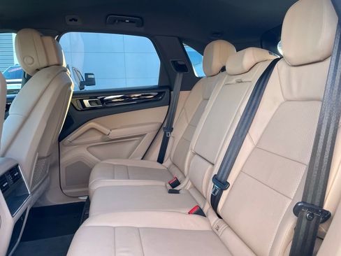 Used 2022 Porsche Cayenne E-Hybrid image 12