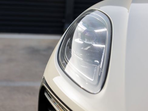 Certified 2022 Porsche Macan S image 13