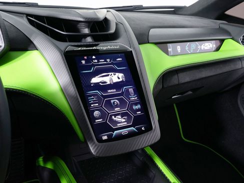 Used 2025 Lamborghini Revuelto image 25