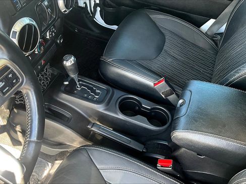 Used 2015 Jeep Wrangler Unlimited Sport image 13